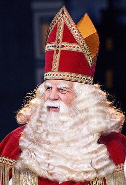 7 Dutch Sinterklaas accessories explained